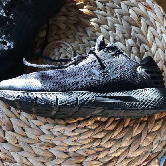 Under Armour mens sneakers - Picture 4 of 6